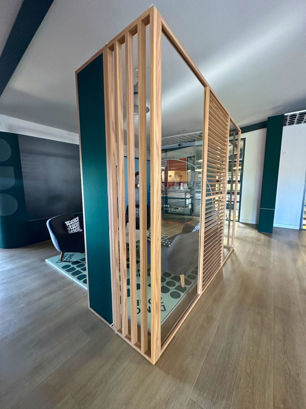 Stand H_Line mise en valeur produit - réalisation Adéquat Expo